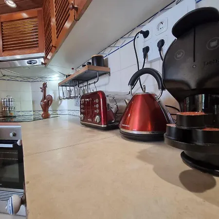 Main Avenue Albufeira, Walk To Beach, Old Town, Shooping, Location Apartment *