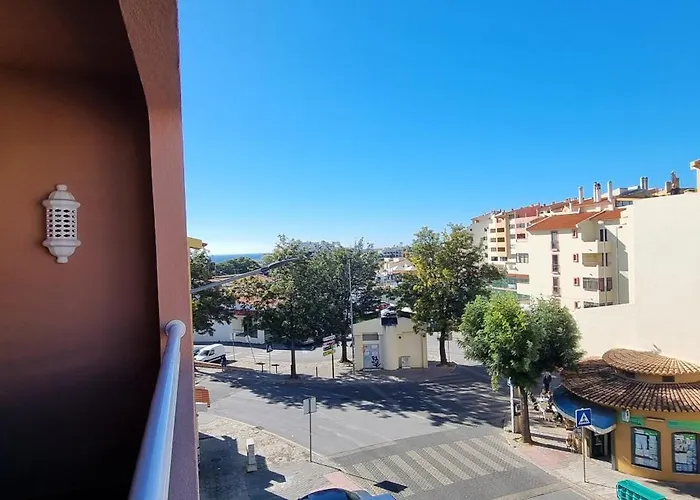 Main Avenue Albufeira, Walk To Beach, Old Town, Shooping, Location شقة *