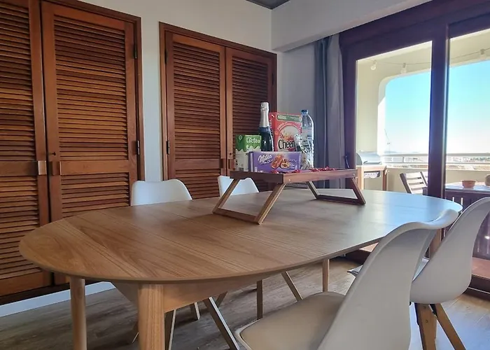 Main Avenue Albufeira, Walk To Beach, Old Town, Shooping, Location