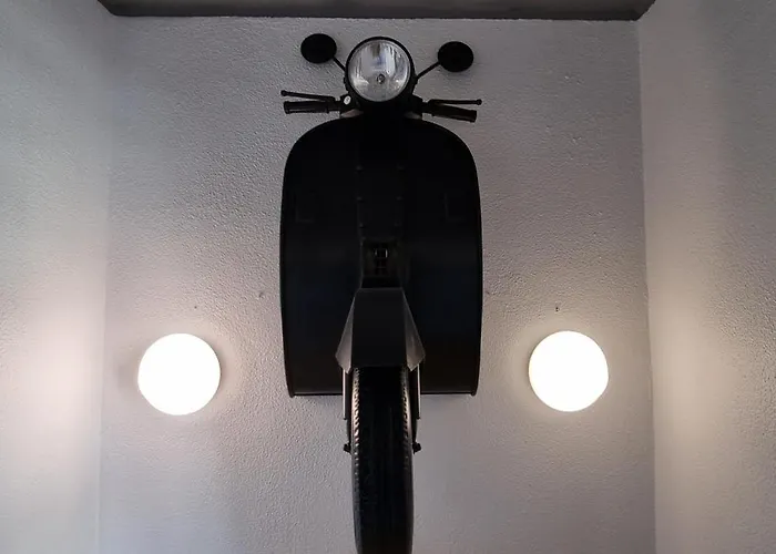 Main Avenue Albufeira, Walk To Beach, Old Town, Shooping, Location شقة *