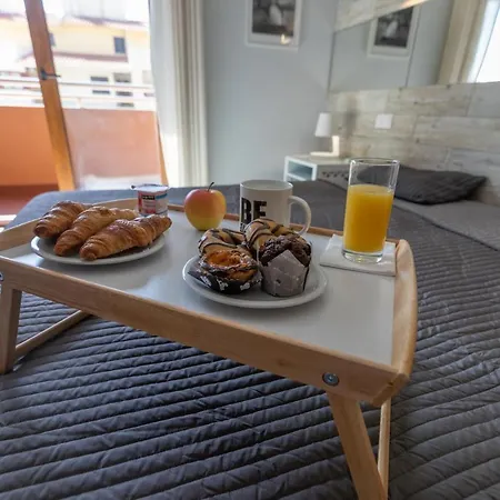 Main Avenue Albufeira, Walk To Beach, Old Town, Shooping, Location